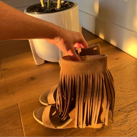 Revolve Fringe Wedges - Picture 3 of 3